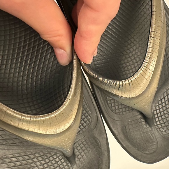 Oofos WOMEN'S OOLALA LUXE SANDAL - LATTE
Size 9.0 - Picture 11 of 12